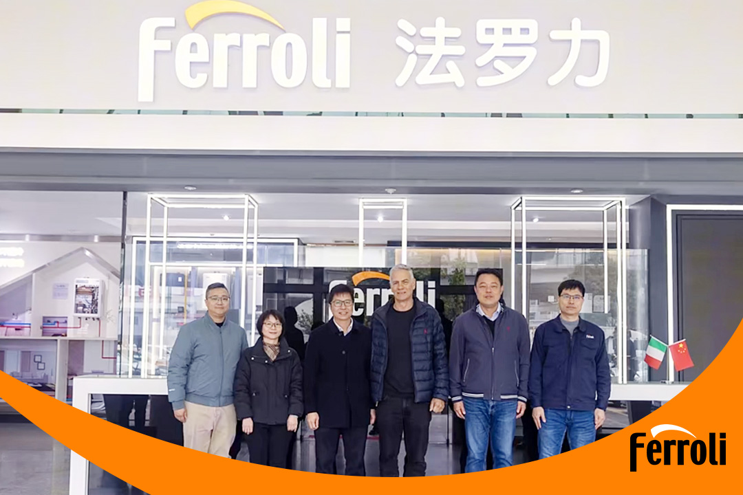 鹤山市市长张华景考察122cc太阳集成游戏广东生产基地